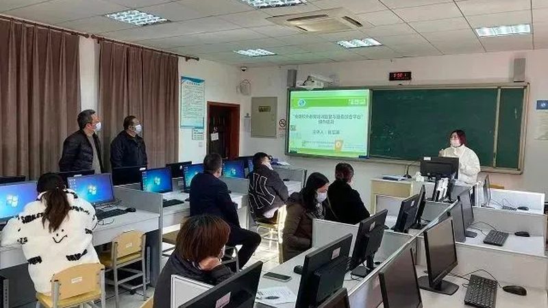 叉车培训，随到随学，上海职场人士的新选择**