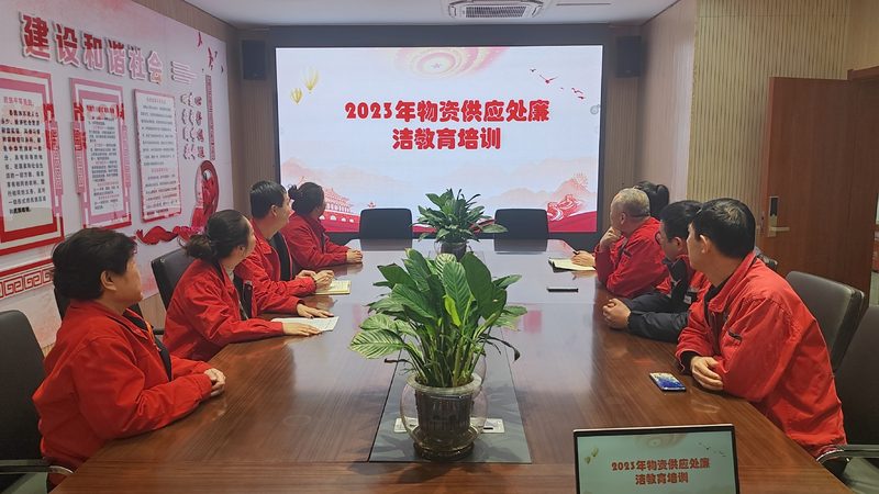 叉车培训费用主要由以下几部分构成：