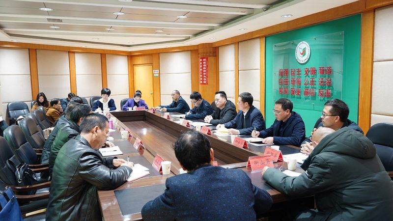 在选择学校时，您可以关注以下几点：